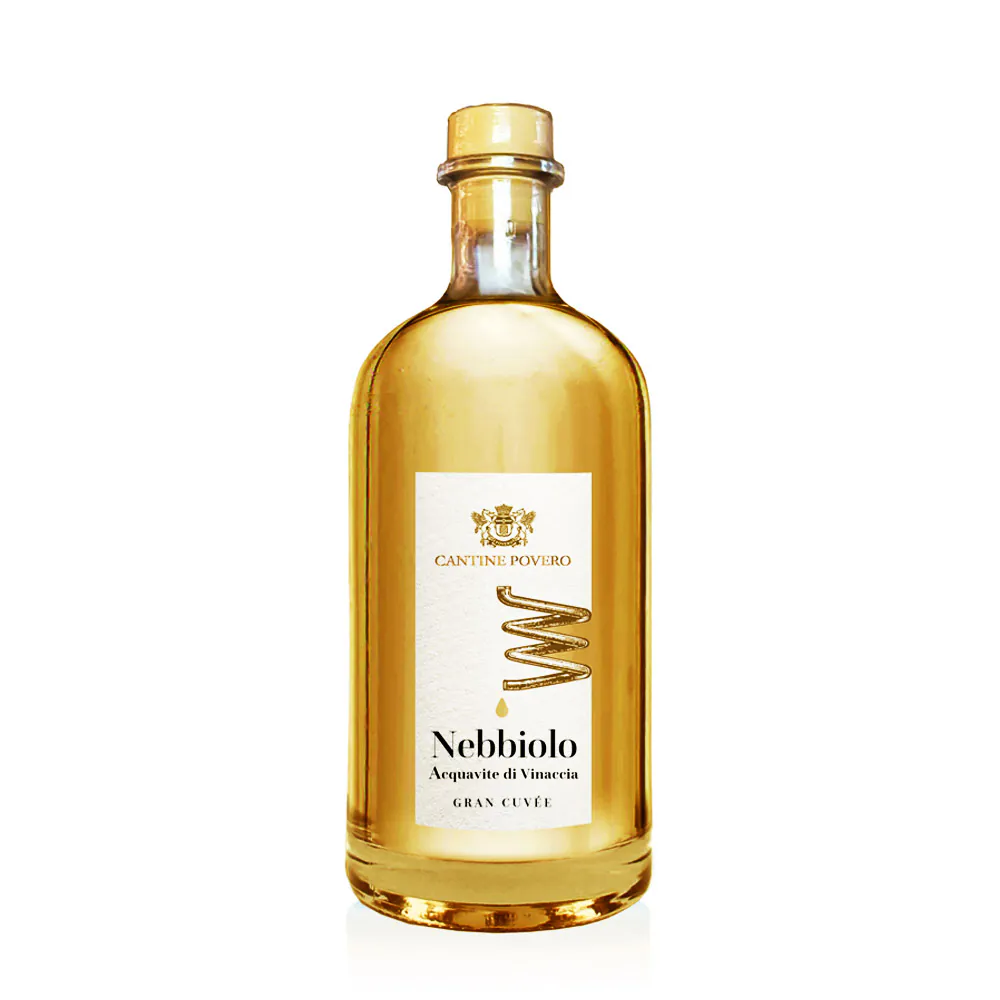 bottiglia grappa di nebbiolo invecchiata